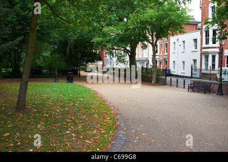 Neu gehen eine Fußgängerzone Verbindung der Stadt mit dem größten Park Leicester UK Stockfoto