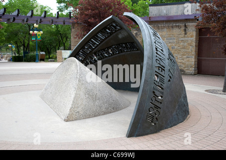 der Weg durch Zeit-Skulptur an der Wand durch die Zeit an den Gabelungen Winnipeg Manitoba Kanada Stockfoto