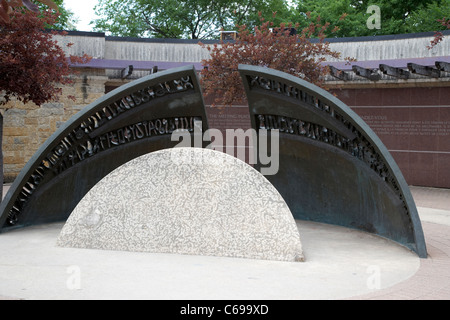 der Weg durch Zeit-Skulptur an der Wand durch die Zeit an den Gabelungen Winnipeg Manitoba Kanada Stockfoto