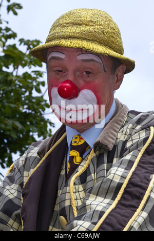 Unglücklich, traurig konfrontiert Traurige & Glum professioneller Clown auf der 28 Southport Flower Show Showground Victoria Park, 2011 Southport, Merseyside, UK Stockfoto