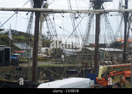 Altes Segelschiff im Hafen von Charlestown Süd Cornwall Stockfoto