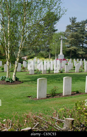 Kriegerdenkmal und Gräber auf dem deutschen Soldatenfriedhof, Cannock Chase, Staffordshire, England, UK Stockfoto