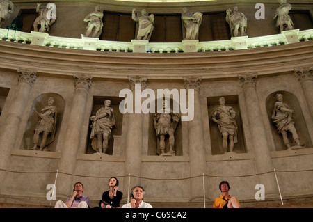 Im Inneren das Teatro Olimpico, von Andrea Palladio entworfen Stockfoto