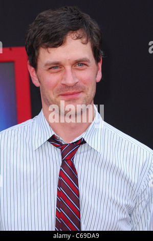 Tom Everett Scott im Ankunftsbereich für MARS braucht Mütter Premiere, El Capitan Theatre, Los Angeles, CA 6. März 2011. Foto von: Elizabeth Goodenough/Everett Collection Stockfoto