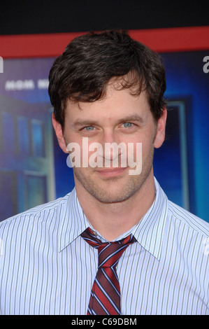 Tom Everett Scott im Ankunftsbereich für MARS braucht Mütter Premiere, El Capitan Theatre, Los Angeles, CA 6. März 2011. Foto von: Michael Germana/Everett Collection Stockfoto