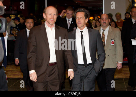 Ron Howard, Brian Grazer im Ankunftsbereich für das DILEMMA Premiere, AMC River East Theater, Chicago, IL 6. Januar 2011. Foto von: Jason Smith/Everett Collection Stockfoto