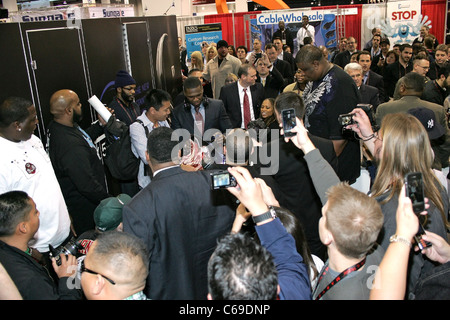 50 Cent auf schlanke Audio stand bei einem öffentlichen Auftritt für Consumer Electronics Show CES 2011 - do, Las Vegas Convention Center, Stockfoto