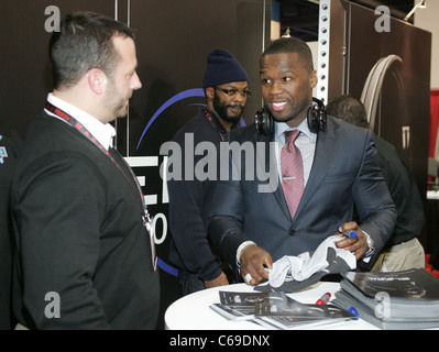 50 Cent auf schlanke Audio stand bei einem öffentlichen Auftritt für Consumer Electronics Show CES 2011 - do, Las Vegas Convention Center, Stockfoto