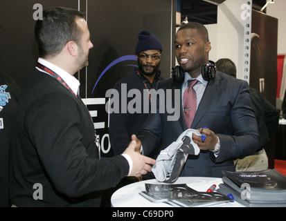 50 Cent auf schlanke Audio stand bei einem öffentlichen Auftritt für Consumer Electronics Show CES 2011 - do, Las Vegas Convention Center, Stockfoto