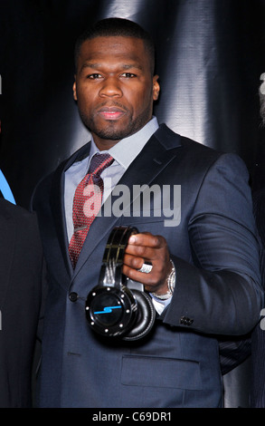 50 Cent bei einem öffentlichen Auftritt (für schlanke Audio Einführung schlanke von 50 Cent Kopfhörer) auf der Consumer Electronics Show CES 2011 - do, Las Vegas Convention Center, Las Vegas, NV 6. Januar 2011. Foto von: MORA/Everett Collection Stockfoto