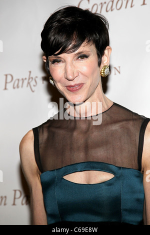 Amy Fine Collins in die Teilnehmerliste für die Gordon Parks Foundation Awards Dinner und Auktion, Gotham Hall, New York, NY 1. Juni 2011. Foto von: Steve Mack/Everett Collection Stockfoto