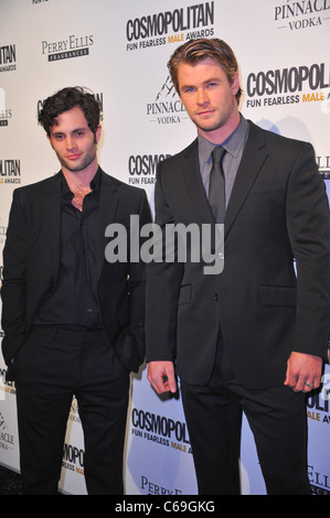 Penn Badgley, Chris Hemsworth im Ankunftsbereich für kosmopolitische Spaß furchtlose Männer 2011 Party, Mandarin Oriental Ballroom, New York, NY 7. März 2011. Foto von: Gregorio T. Binuya/Everett Collection Stockfoto