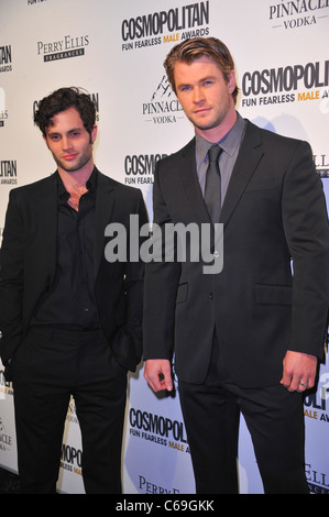 Penn Badgley, Chris Hemsworth im Ankunftsbereich für kosmopolitische Spaß furchtlose Männer 2011 Party, Mandarin Oriental Ballroom, New York, NY 7. März 2011. Foto von: Gregorio T. Binuya/Everett Collection Stockfoto