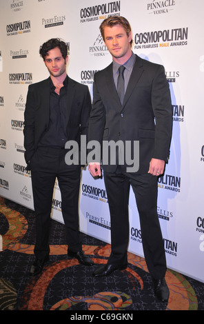 Penn Badgley, Chris Hemsworth im Ankunftsbereich für kosmopolitische Spaß furchtlose Männer 2011 Party, Mandarin Oriental Ballroom, New York, NY 7. März 2011. Foto von: Gregorio T. Binuya/Everett Collection Stockfoto