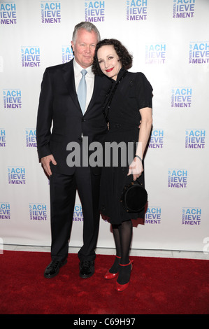Christopher Calkins, Bebe Neuwirth in Anwesenheit für 26. jährliche Frauenprojekt der Frauen der Errungenschaft Gala-Feier, Espace, New York, NY 7. März 2011. Foto von: Rob Rich/Everett Collection Stockfoto