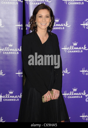 Sarah Manninen im Ankunftsbereich für Hallmark Channel Winter 2011 TCA Press Tour Abendgala, Turnier-Haus, Pasadena, CA Januar Stockfoto