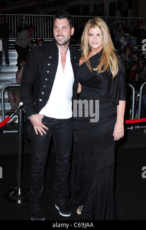 Kirstie Alley, Maksim Chmerkovskiy im Ankunftsbereich für Fluch der Karibik: Fremde Gezeiten Premiere am, Disneyland, Anaheim, CA 7. Mai 2011. Foto von: Elizabeth Goodenough/Everett Collection Stockfoto