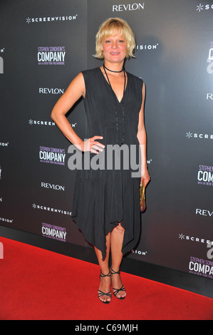 Martha Plimpton im Ankunftsbereich für Premiere Screening von gefilmt-Version der Firma Revival, NYIT Auditorium auf Broadway, New York, Stockfoto