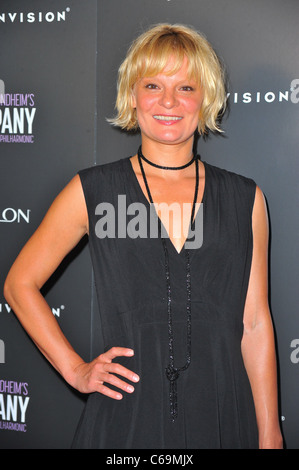 Martha Plimpton im Ankunftsbereich für Premiere Screening von gefilmt-Version der Firma Revival, NYIT Auditorium auf Broadway, New York, Stockfoto