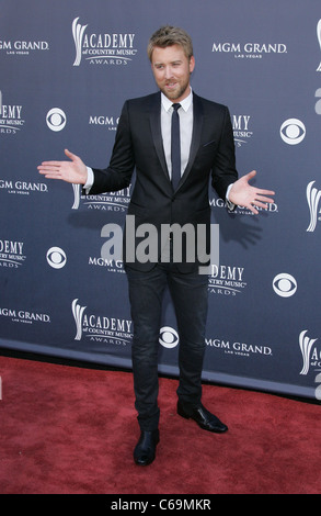 Charles Kelley, Lady Antebellum im Ankunftsbereich für Akademie der Countrymusik ACM Awards 2011 - Ankünfte, MGM Grand Garden Arena, Las Vegas, NV 3. April 2011. Foto von: James Atoa/Everett Collection Stockfoto