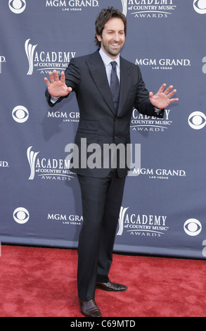Josh Kelley im Ankunftsbereich für Akademie der Countrymusik ACM Awards 2011 - Ankünfte, MGM Grand Garden Arena, Las Vegas, NV am 3 April, Stockfoto