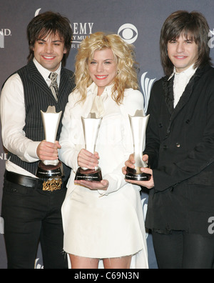 Neil Perry, Kimberly Perry, Reid Perry, Band Perry im Presseraum für Academy of Country Music ACM Awards 2011 - Press Room Stockfoto