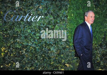 New Yorks Bürgermeister Michael Bloomberg im Ankunftsbereich für das MoMA Museum der modernen Kunst PARTY IN THE GARDEN, Cullman Education Building, New York, NY 10. Mai 2011. Foto von: Gregorio T. Binuya/Everett Collection Stockfoto