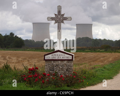 Entlang der Loire gibt es viele Atomkraftwerke. Dieser ist in St. Laurent des Eaux, in der Nähe von Blois. Frankreich Stockfoto