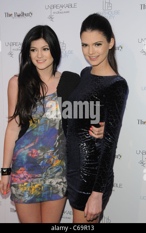 Kylie Jenner, Kendall Jenner in Anwesenheit für unzerbrechlich Fragrance Launch, The Redbury Hotel, Los Angeles, CA 4. April 2011. Foto von: Dee Cercone/Everett Collection Stockfoto