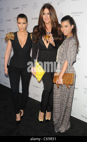 Kim Kardashian, Khloe Kardashian, Kourtney Kardashian in Anwesenheit für unzerbrechlich Fragrance Launch, The Redbury Hotel, Los Angeles, CA 4. April 2011. Foto von: Dee Cercone/Everett Collection Stockfoto