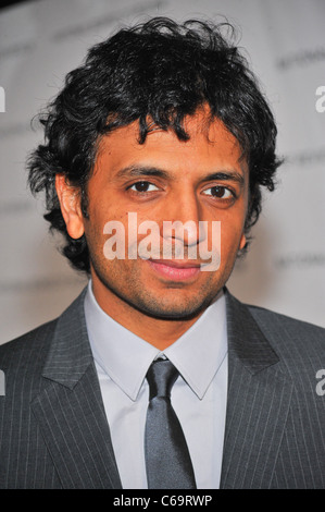 M. Night Shyamalan im Ankunftsbereich für The National Board der Review 2011 Awards Gala, Restaurant Cipriani 42nd Street, New York, NY Stockfoto