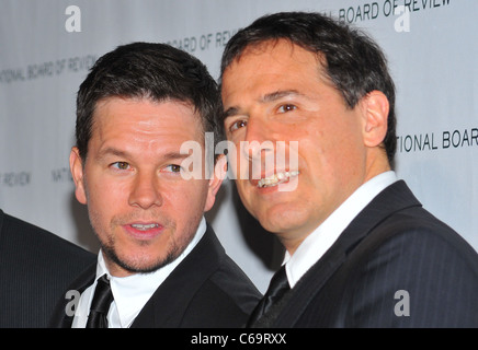 Mark Wahlberg, David O. Russell im Ankunftsbereich für The National Board der Review 2011 Awards Gala, Restaurant Cipriani 42nd Street, Stockfoto