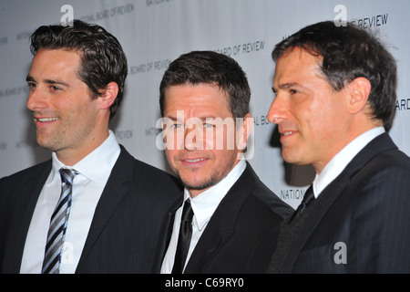 Mark Wahlberg, David O. Russell im Ankunftsbereich für The National Board der Review 2011 Awards Gala, Restaurant Cipriani 42nd Street, Stockfoto