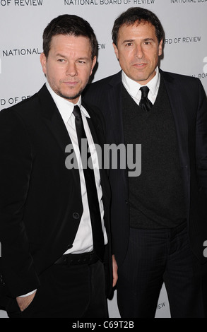 Mark Wahlberg, David O Russell im Ankunftsbereich für The National Board der Review 2011 Awards Gala, Restaurant Cipriani 42nd Street, New York, NY 11. Januar 2011. Foto von: Kristin Callahan/Everett Collection Stockfoto