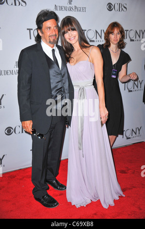 Al Pacino, Lucila Sola im Ankunftsbereich für American Theatre Wing 65. Annual Antoinette Perry Tony Awards - Ankünfte PT 2, Beacon Stockfoto