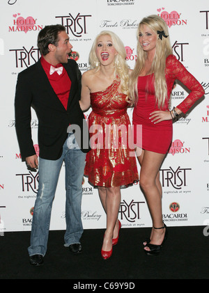 Josh Strickland, Holly Madison, Angel Porrino Teilnahme für Holly Madison Hosts A Valentine's Day Affair an STELLDICHEIN, Tryst Nachtclub im Wynn Las Vegas, Las Vegas, NV 12. Februar 2011. Foto von: James Atoa/Everett Collection Stockfoto