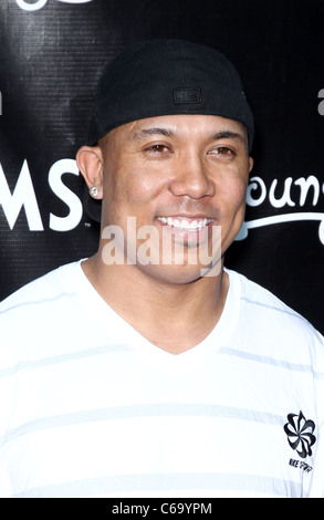 Hines Ward bei einem öffentlichen Auftritt für tanzen mit Stars Derek Hough unterrichtet Tanz zu einheimischen Studenten, Palms Casino Resort Hotel, Las Vegas, NV 12. März 2011. Foto von: MORA/Everett Collection Stockfoto