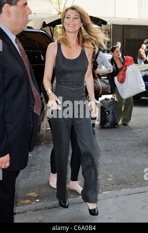 Ellen Pompeo, betritt MTV Studios unterwegs für Promi-Schnappschüsse - do, New York, NY 12. Mai 2011. Foto von: Ray Tamarra/Everett Collection Stockfoto