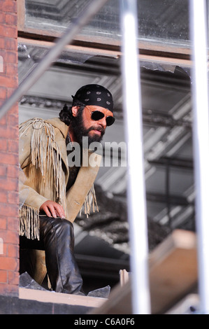 Jemaine Clement, inmitten von Filmen eine Szene in dem Film MEN IN BLACK 3 Soho unterwegs für Promi-Schnappschüsse - do, New York, NY 12. Mai 2011. Foto von: Ray Tamarra/Everett Collection Stockfoto