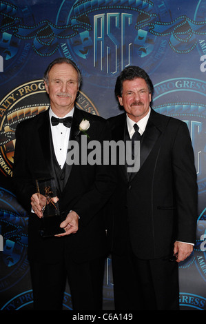 Michael O'Shea, John C. Flinn in Anwesenheit für 25. jährlichen ASC herausragende Achievement Awards, Hyatt Regency Century Plaza Hotel, Los Angeles, CA 13. Februar 2011. Foto von: Michael Germana/Everett Collection Stockfoto