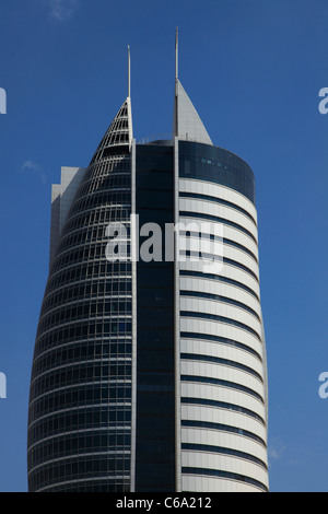 Der Sail Tower ein Hochhaus und Regierungsgebäude im unteren Teil der Seehafenstadt Haifa Israel Stockfoto