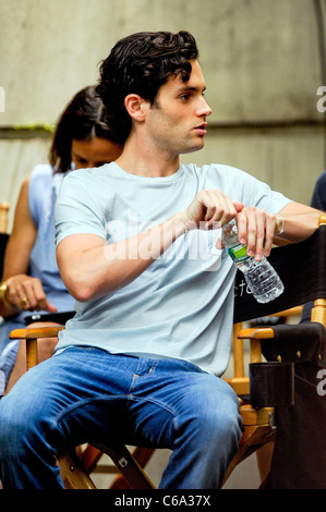 Penn Badgley, geht auf die "Gossip Girl" Film-set in der Upper East Side unterwegs für Promi-Schnappschüsse - Mi, New York, NY 13. Juli 2011. Foto von: Ray Tamarra/Everett Collection Stockfoto