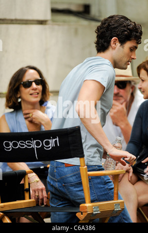 Penn Badgley, geht auf die "Gossip Girl" Film-set in der Upper East Side unterwegs für Promi-Schnappschüsse - Mi, New York, NY 13. Juli 2011. Foto von: Ray Tamarra/Everett Collection Stockfoto