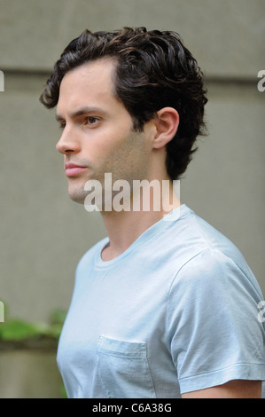 Penn Badgley, geht auf die "Gossip Girl" Film-set in der Upper East Side unterwegs für Promi-Schnappschüsse - Mi, New York, NY 13. Juli 2011. Foto von: Ray Tamarra/Everett Collection Stockfoto