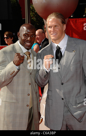 Donald Driver, Clay Matthews im Ankunftsbereich für 2011 ESPY Awards - Ankünfte, Nokia Theatre L.A. Live, Los Angeles, CA 13. Juli 2011. Foto von: Michael Germana/Everett Collection Stockfoto