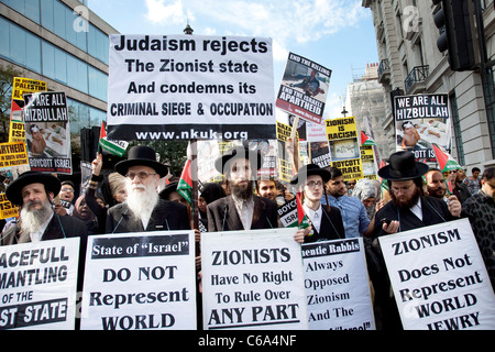 Orthodoxe jüdische anti-Israel / Zionismus-Demonstration in London. Protest gegen die Besetzung und einem geschlossenen Palästina Juden. Stockfoto