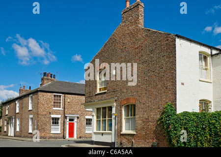 Reihenhäuser Stadtwohnungen in der Stadt York North Yorkshire England UK Vereinigtes Königreich GB Großbritannien Stockfoto