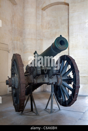 Paris - Geschütz in Ecole Militaire Stockfoto