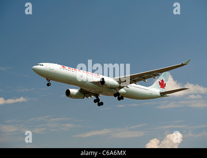 Air Canada Boeing 767-375ER nahenden London Heathrow LHR SCO 7569 Stockfoto