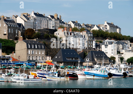 Granville Hafen, Trawler, Pointe du Roc, Stadt (Manche, Normandie, Frankreich). Stockfoto